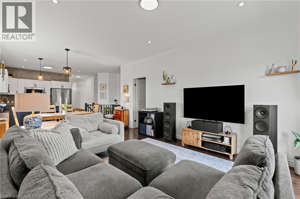 292 Keystone Crescent, Hamilton, ON - Indoor Photo Showing Living Room