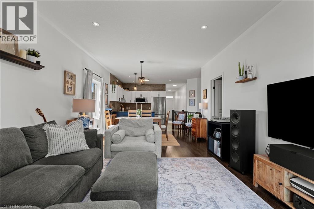 292 Keystone Crescent, Hamilton, ON - Indoor Photo Showing Living Room