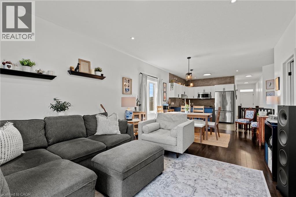 292 Keystone Crescent, Hamilton, ON - Indoor Photo Showing Living Room