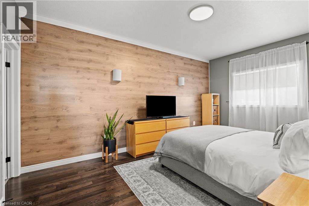 292 Keystone Crescent, Hamilton, ON - Indoor Photo Showing Bedroom