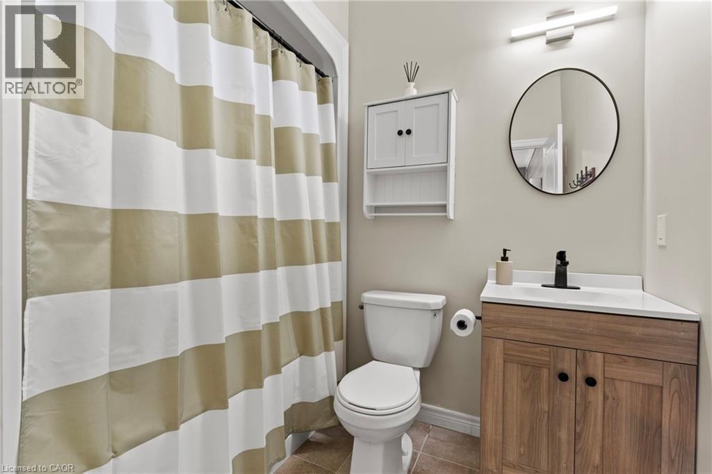 292 Keystone Crescent, Hamilton, ON - Indoor Photo Showing Bathroom