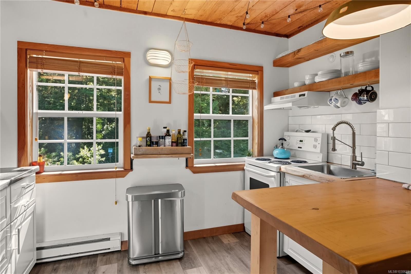 19-1002 Peninsula Rd, Ucluelet, BC - Indoor
