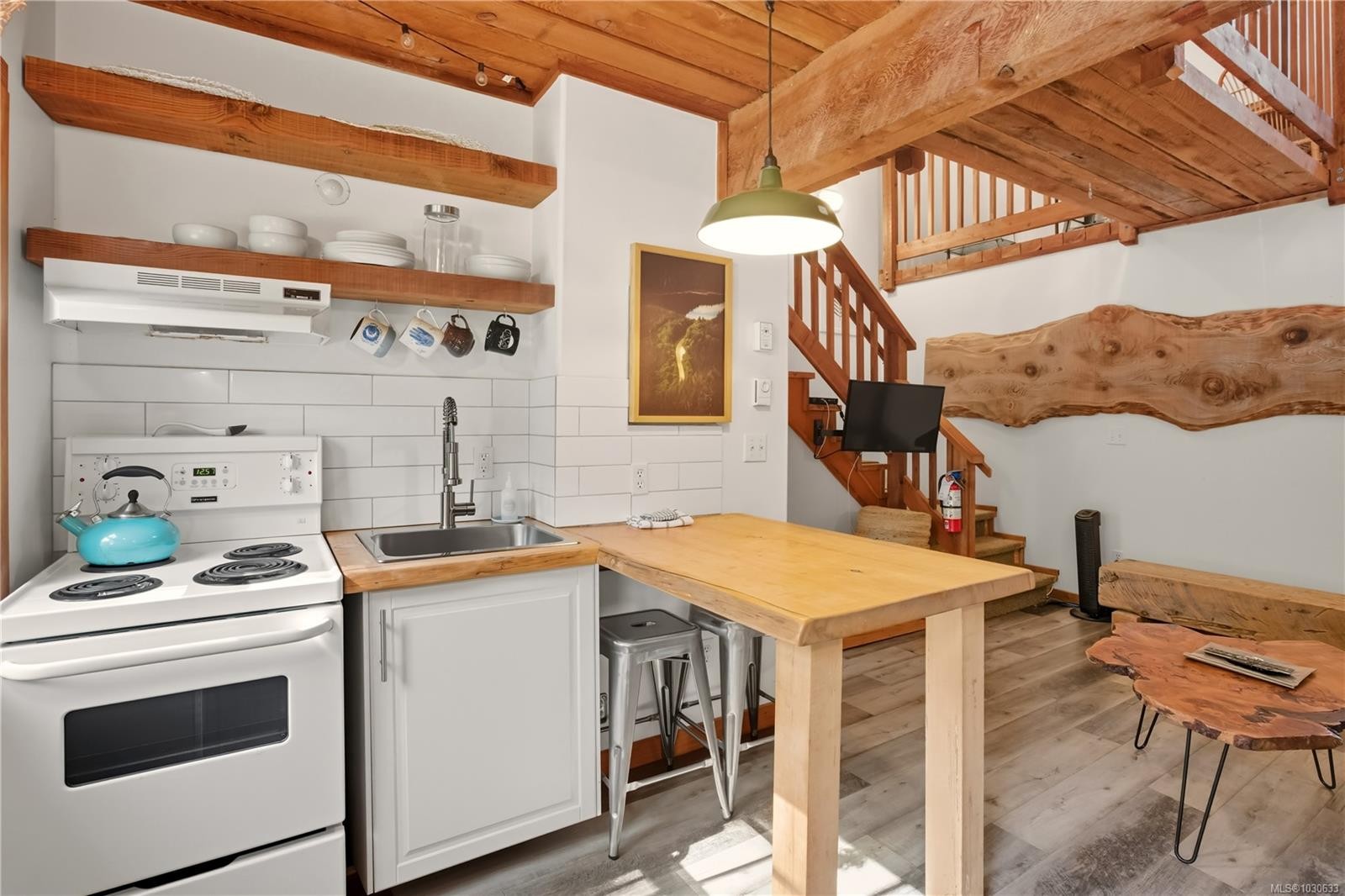 19-1002 Peninsula Rd, Ucluelet, BC - Indoor Photo Showing Kitchen