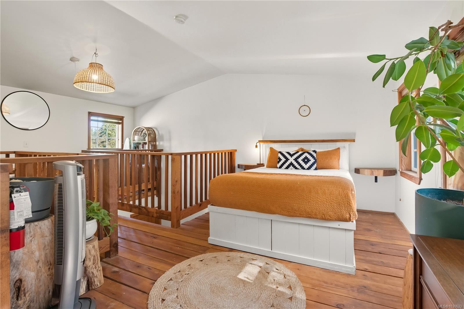 19-1002 Peninsula Rd, Ucluelet, BC - Indoor Photo Showing Bedroom