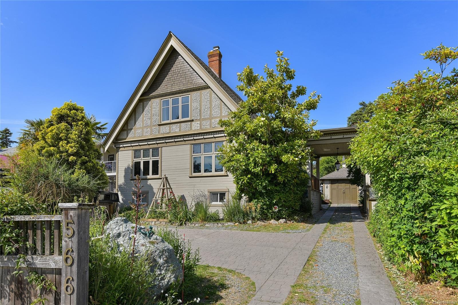 566 Gorge Rd West, Saanich, BC