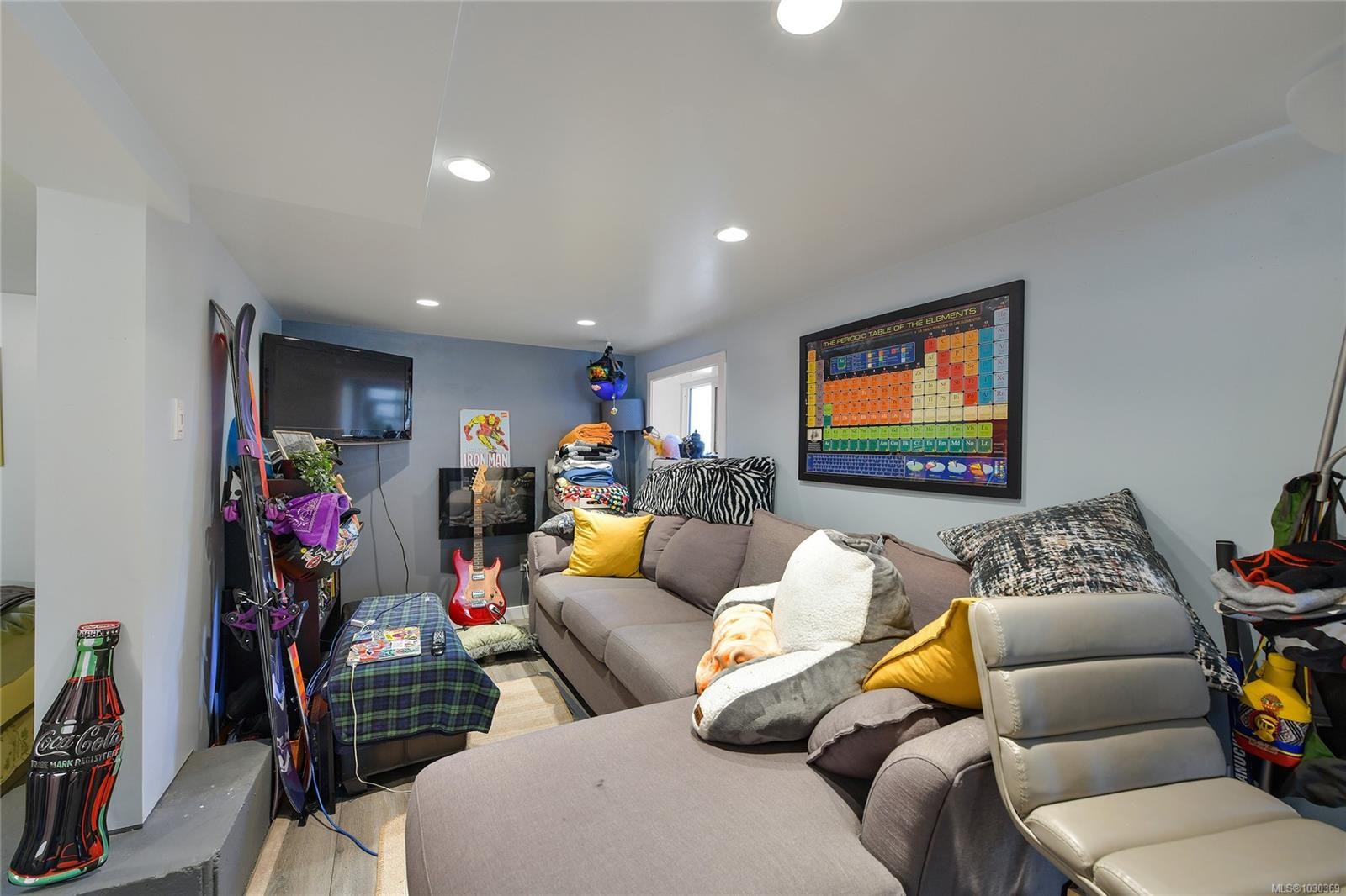566 Gorge Rd West, Saanich, BC