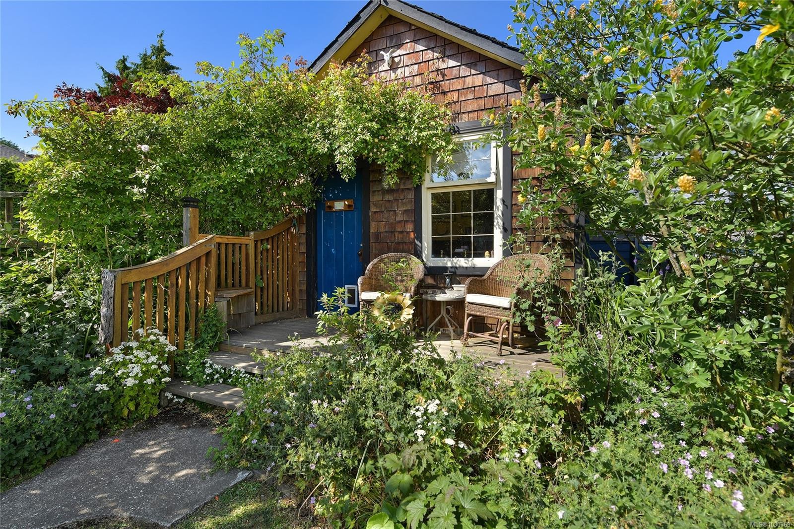566 Gorge Rd West, Saanich, BC
