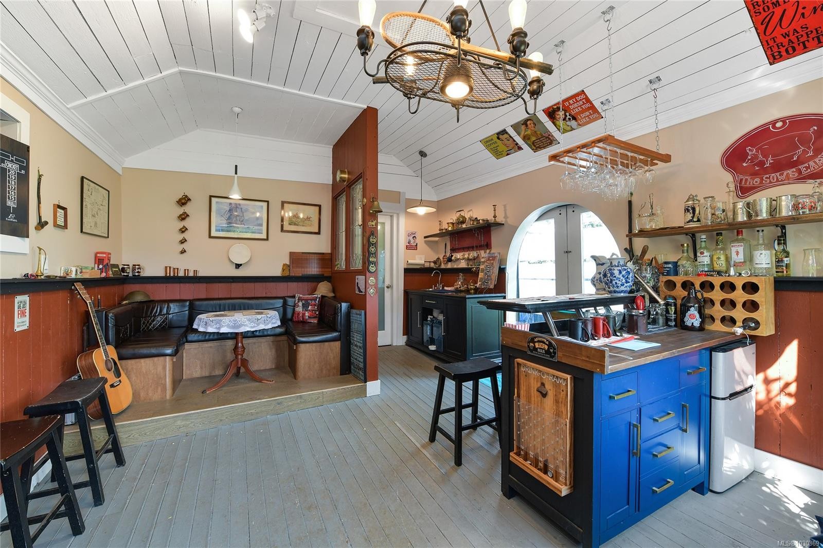 566 Gorge Rd West, Saanich, BC