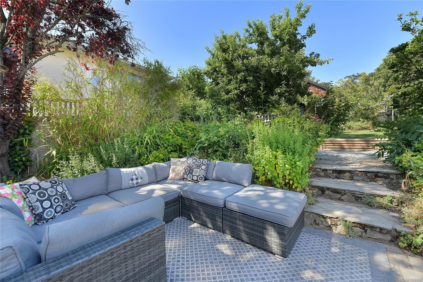 566 Gorge Rd West, Saanich, BC