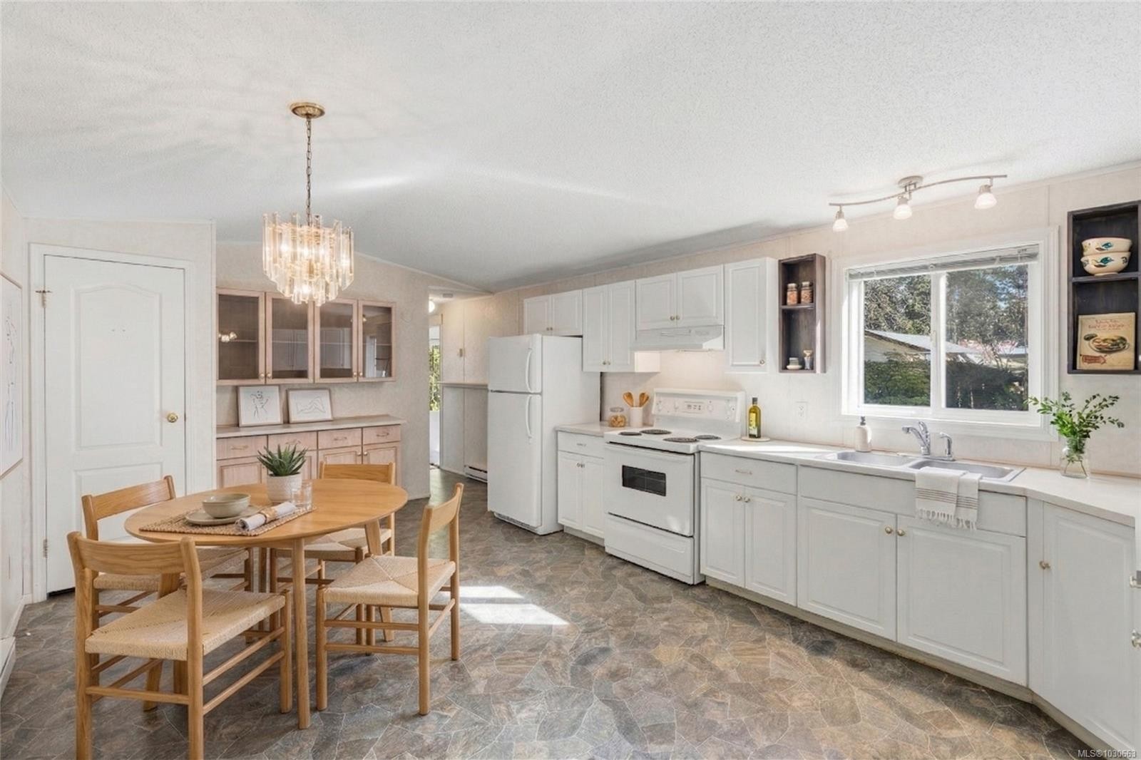 850 Carson Rd, Qualicum Beach, BC