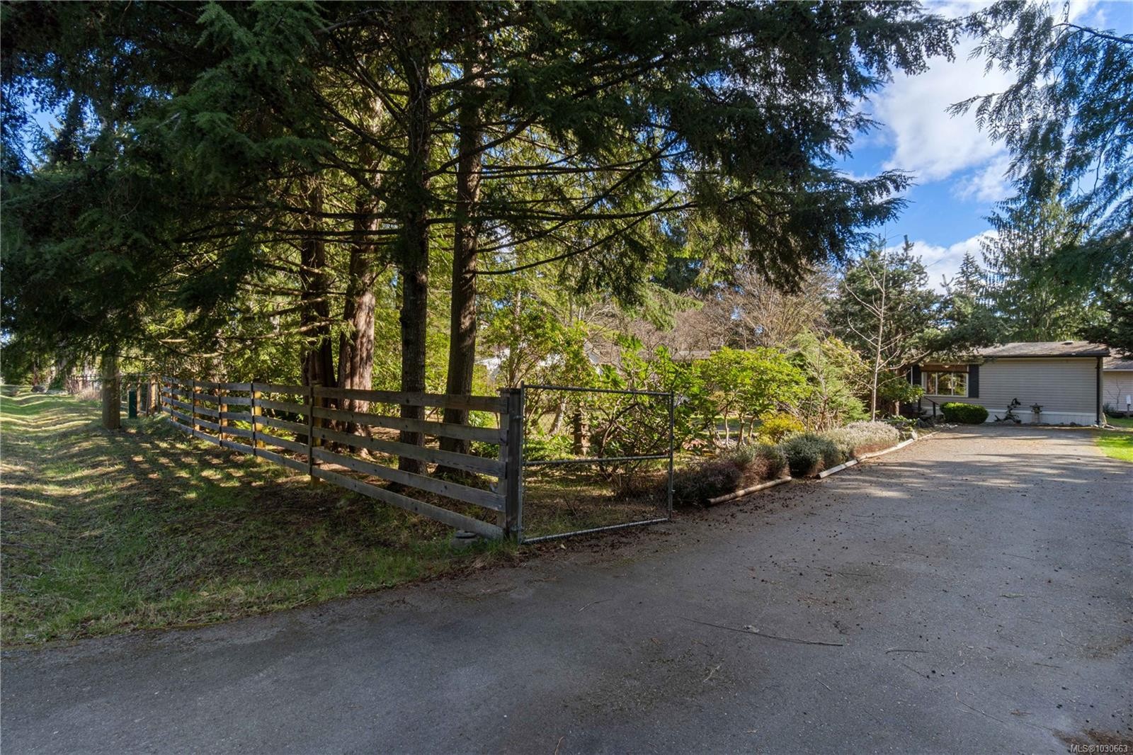 850 Carson Rd, Qualicum Beach, BC