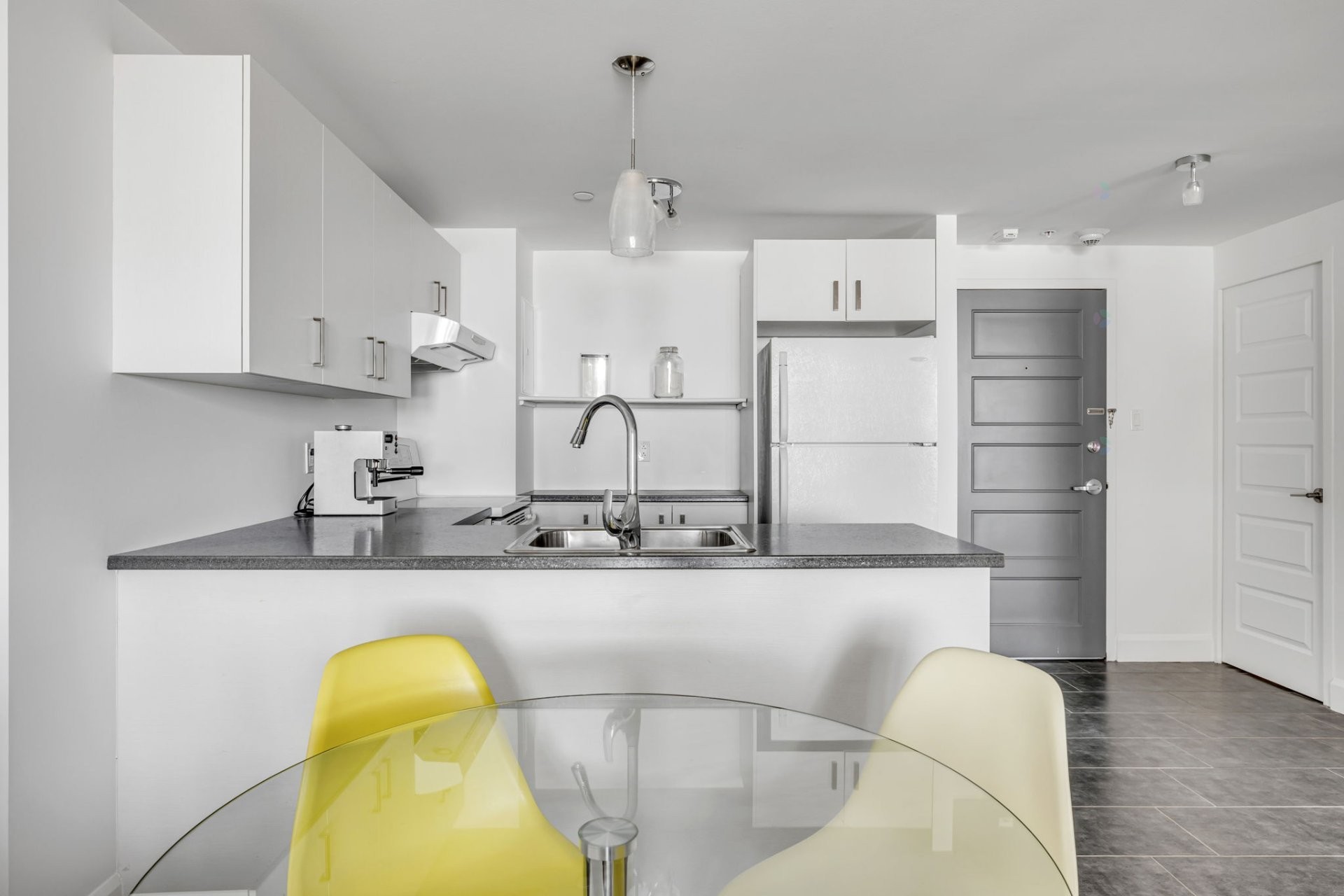 Cuisine - 10-600 Av. Wilfrid-Laurier, Québec (La Cité-Limoilou), QC - Indoor Photo Showing Other Room