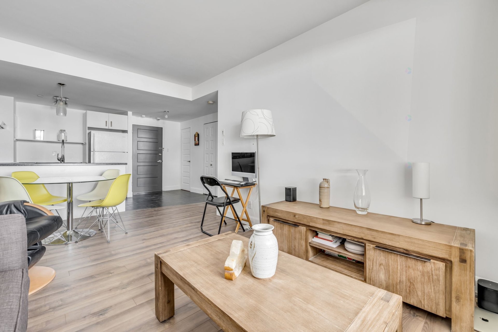 Salon - 10-600 Av. Wilfrid-Laurier, Québec (La Cité-Limoilou), QC - Indoor