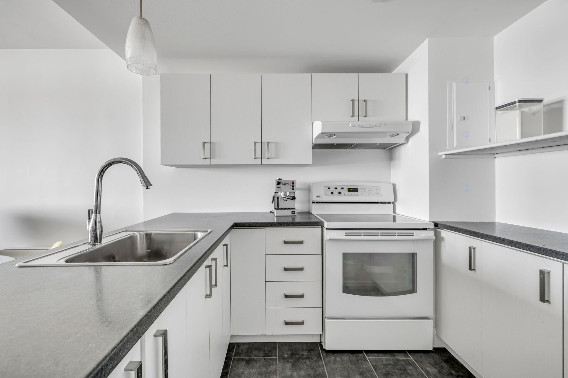 Cuisine - 10-600 Av. Wilfrid-Laurier, Québec (La Cité-Limoilou), QC - Indoor Photo Showing Kitchen