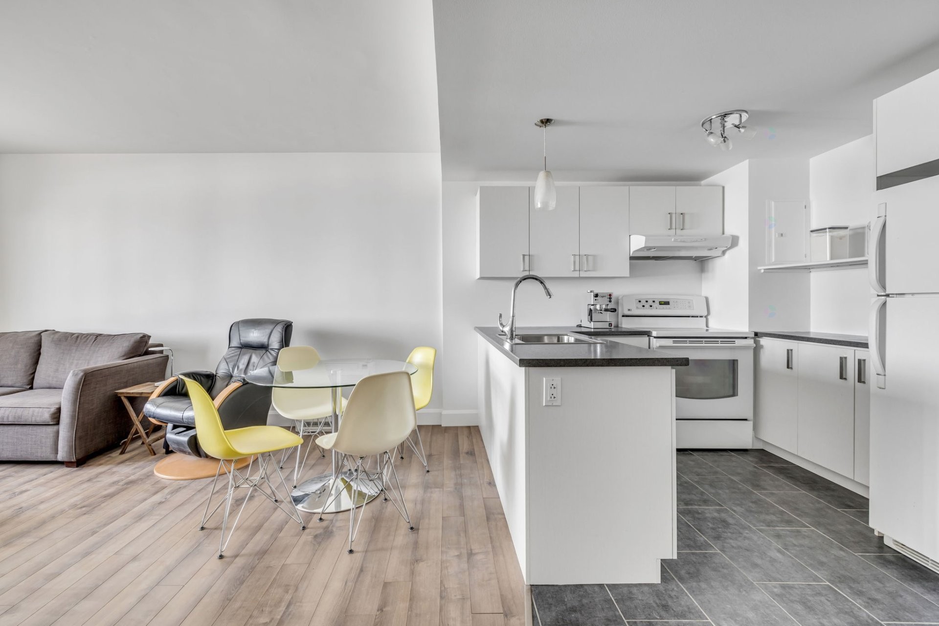 Vue d'ensemble - 10-600 Av. Wilfrid-Laurier, Québec (La Cité-Limoilou), QC - Indoor Photo Showing Kitchen