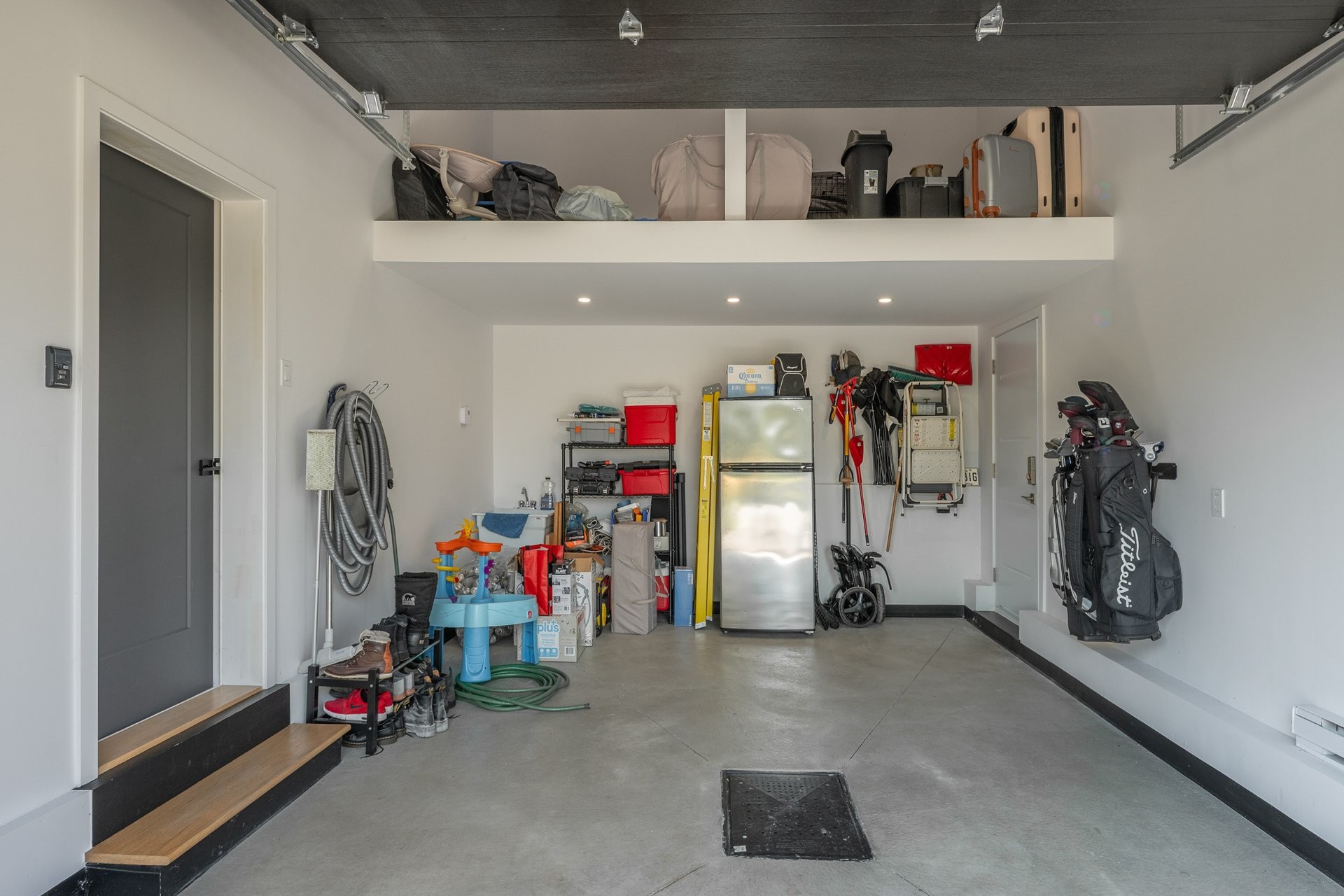 Garage - 94 Rue Paquin, Saint-Jean-Sur-Richelieu, QC - Indoor Photo Showing Garage