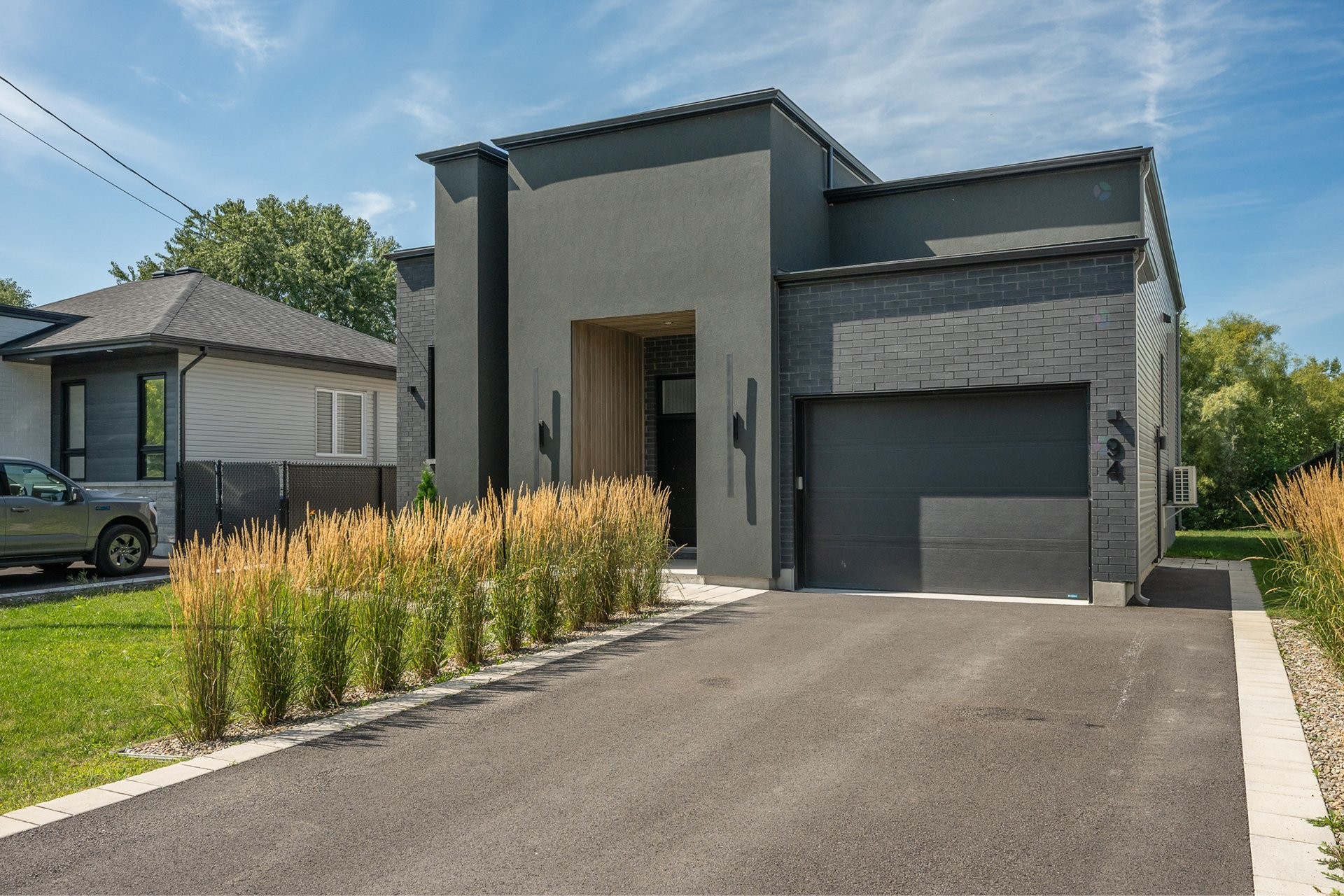 Front of Structure - 94 Rue Paquin, Saint-Jean-Sur-Richelieu, QC - Outdoor