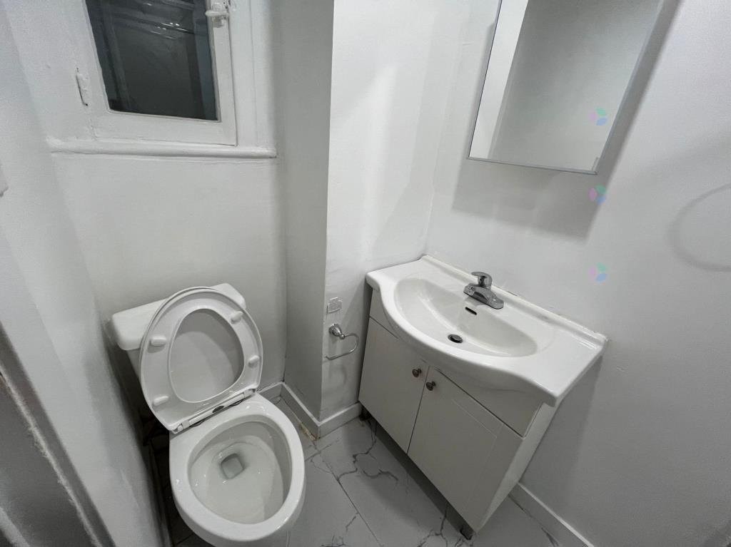 Bathroom - 5965 Rue Hamilton, Montréal (Le Sud-Ouest), QC - Indoor Photo Showing Bathroom