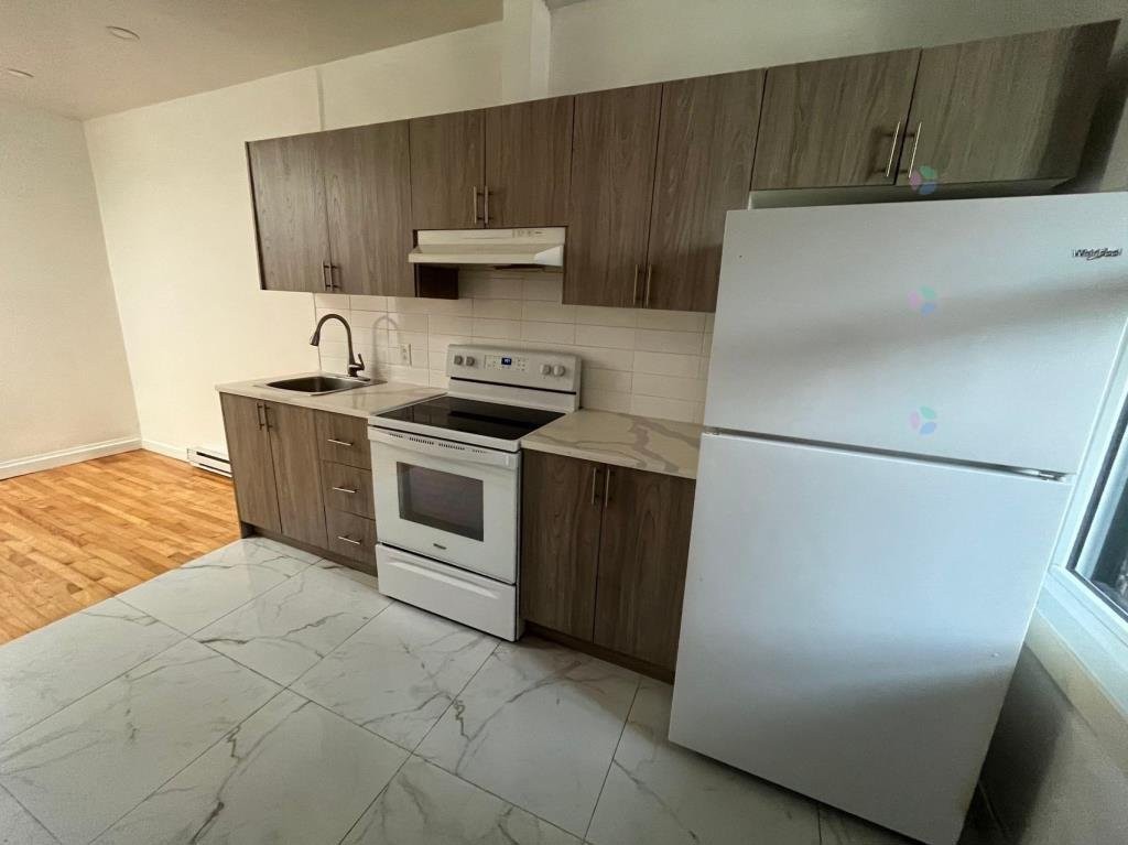 Kitchen - 5965 Rue Hamilton, Montréal (Le Sud-Ouest), QC - Indoor Photo Showing Kitchen