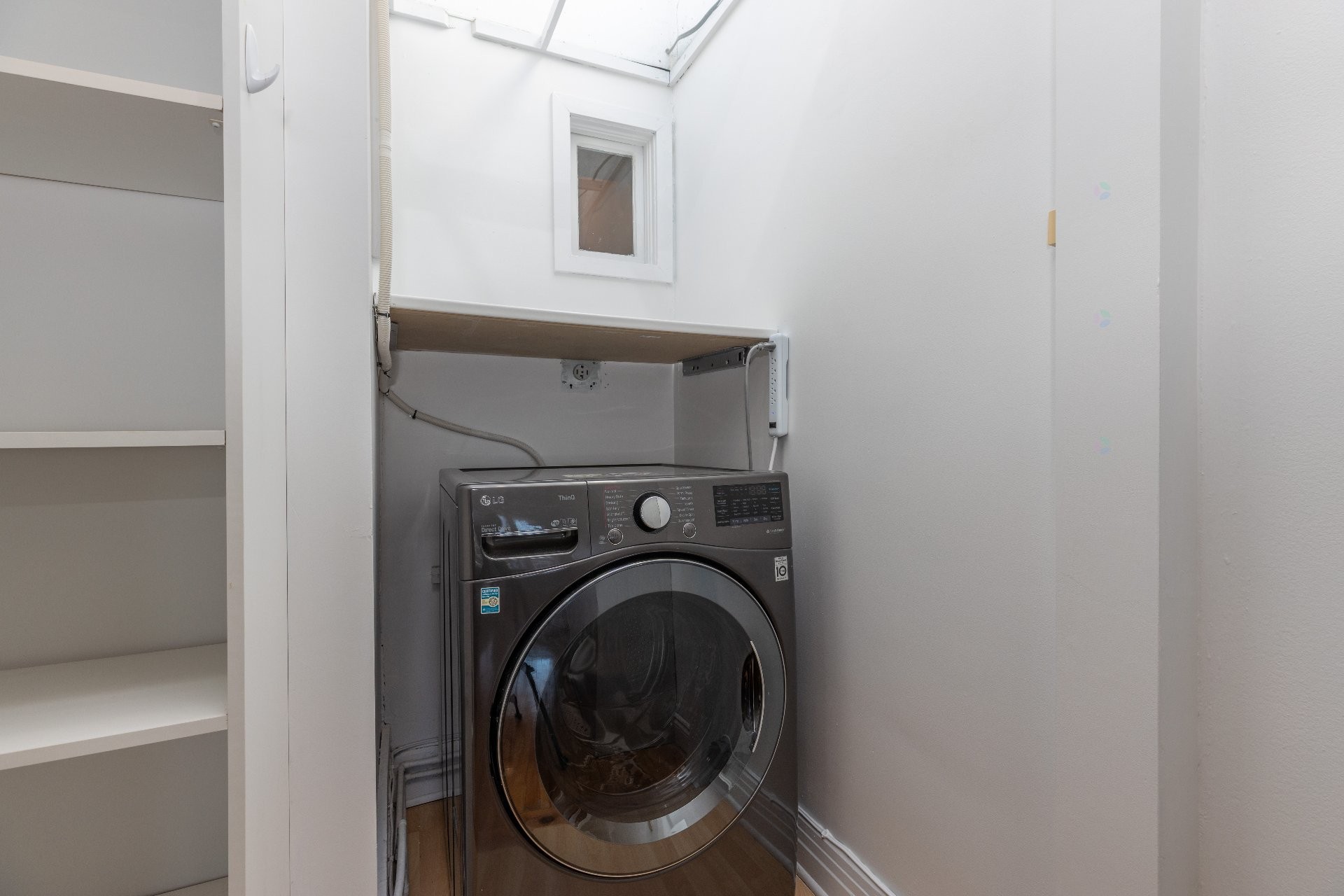 Laundry - 7088 Rue Des Écores, Montréal (Villeray/Saint-Michel/Parc-Extension), QC - Indoor Photo Showing Laundry Room
