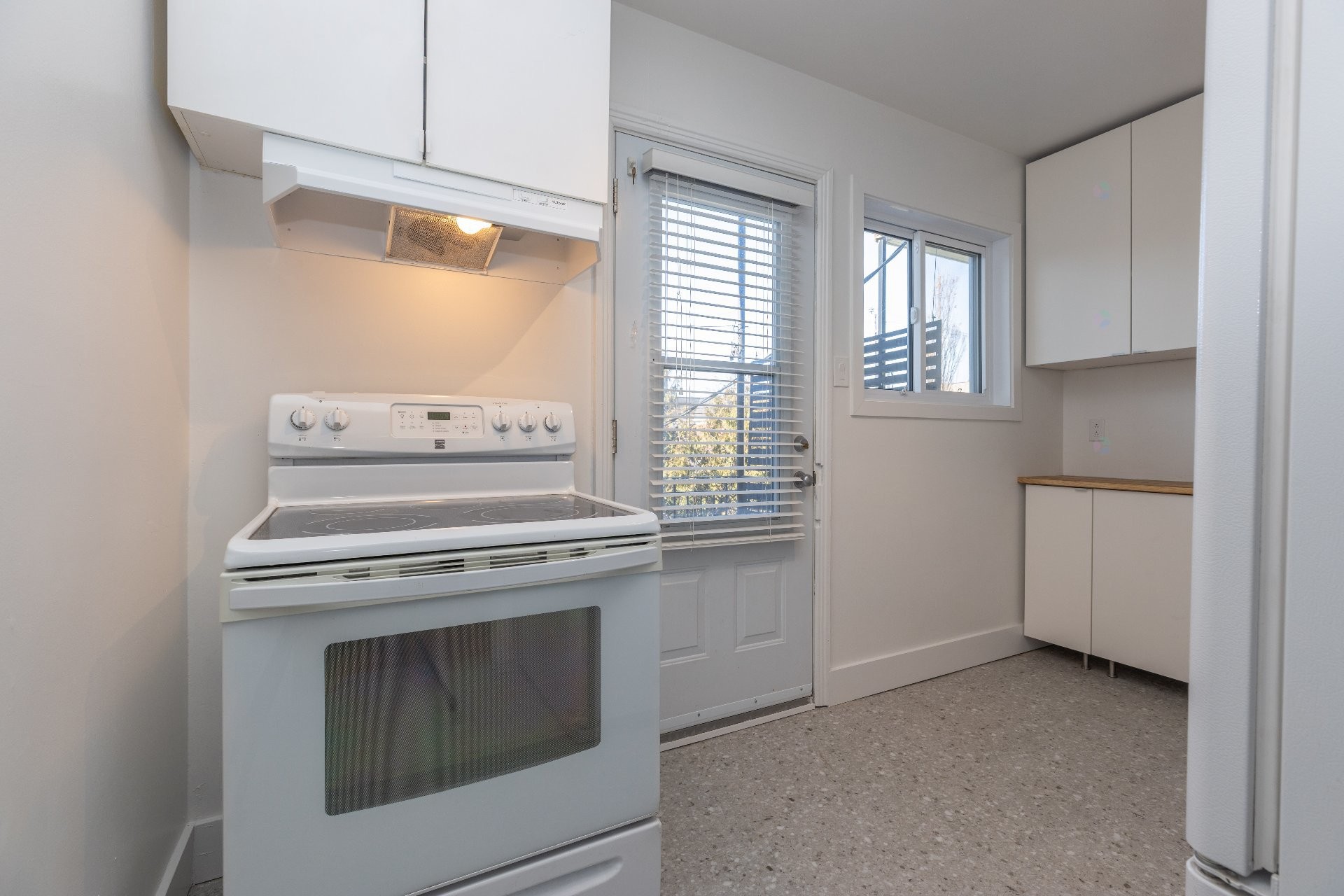 Kitchen - 7088 Rue Des Écores, Montréal (Villeray/Saint-Michel/Parc-Extension), QC - Indoor Photo Showing Laundry Room