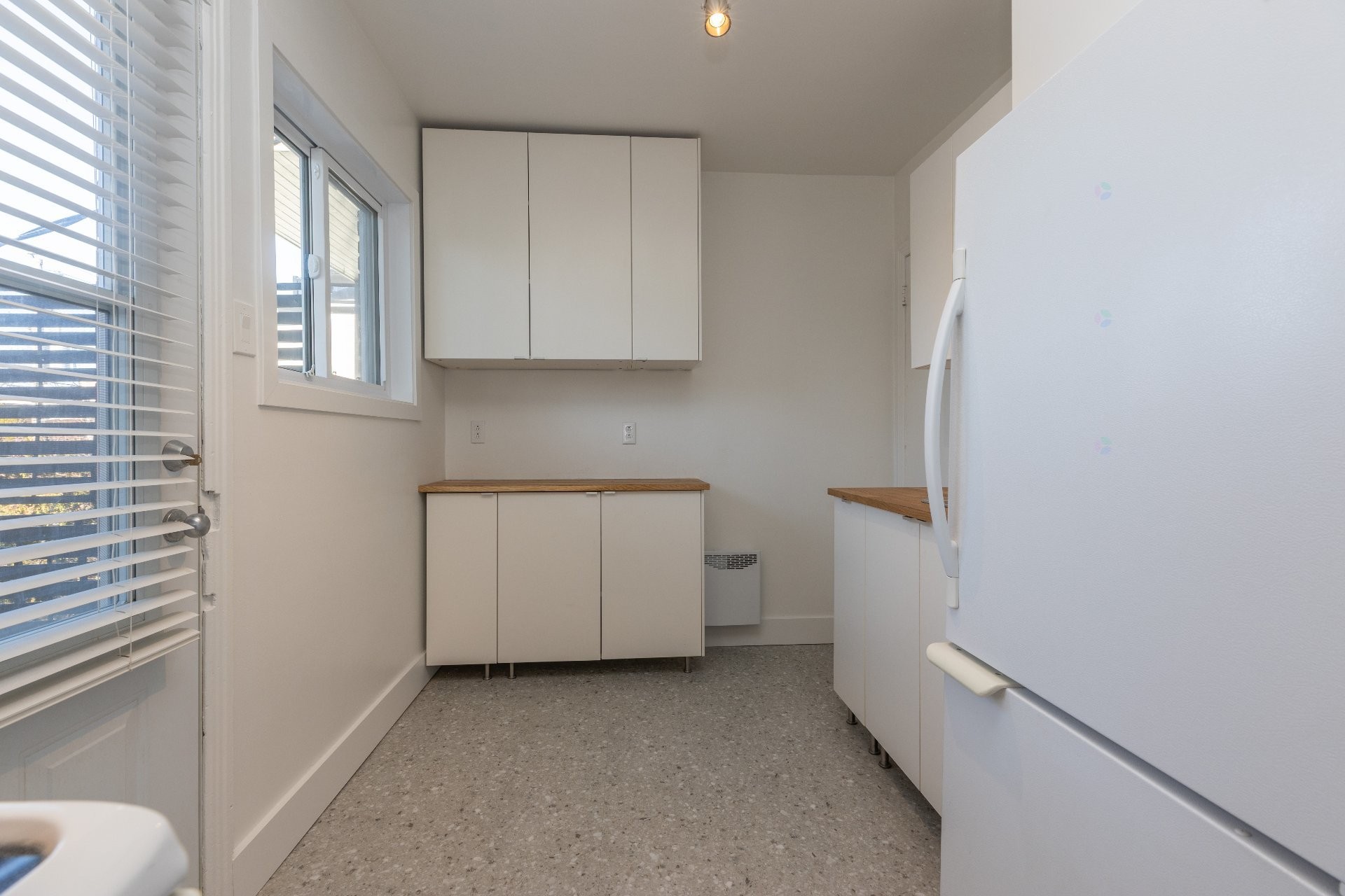 Kitchen - 7088 Rue Des Écores, Montréal (Villeray/Saint-Michel/Parc-Extension), QC - Indoor Photo Showing Other Room
