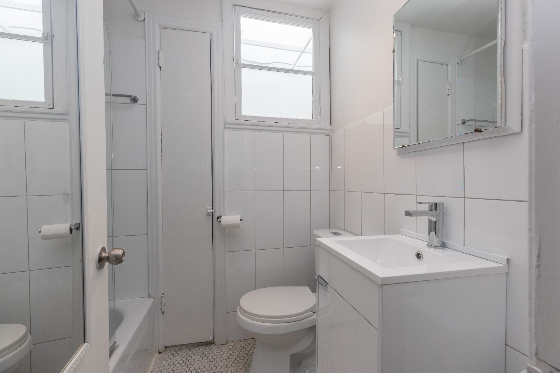 Bathroom - 7088 Rue Des Écores, Montréal (Villeray/Saint-Michel/Parc-Extension), QC - Indoor Photo Showing Bathroom