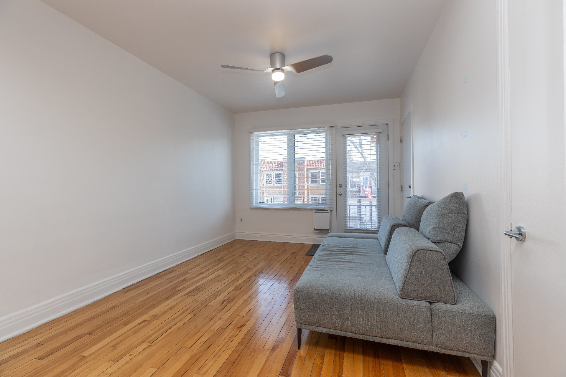 Living Room - 7088 Rue Des Écores, Montréal (Villeray/Saint-Michel/Parc-Extension), QC - Indoor