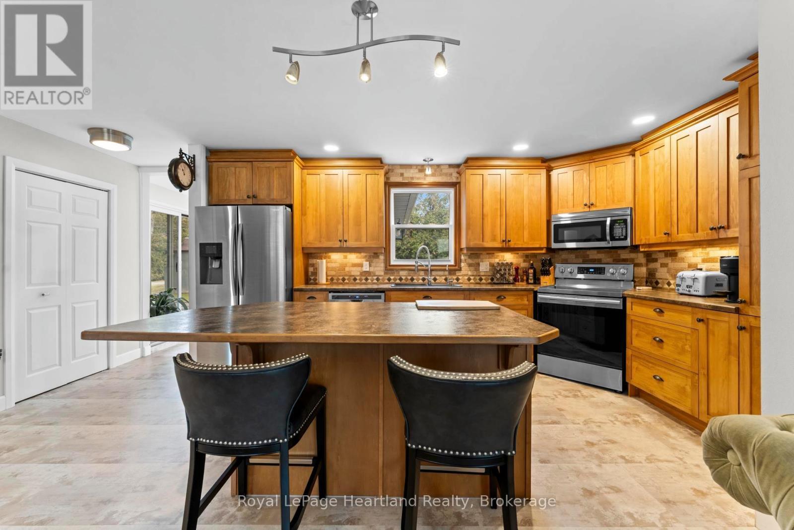 23 Park Road, Goderich (Goderich (Town)), ON - Indoor Photo Showing Kitchen