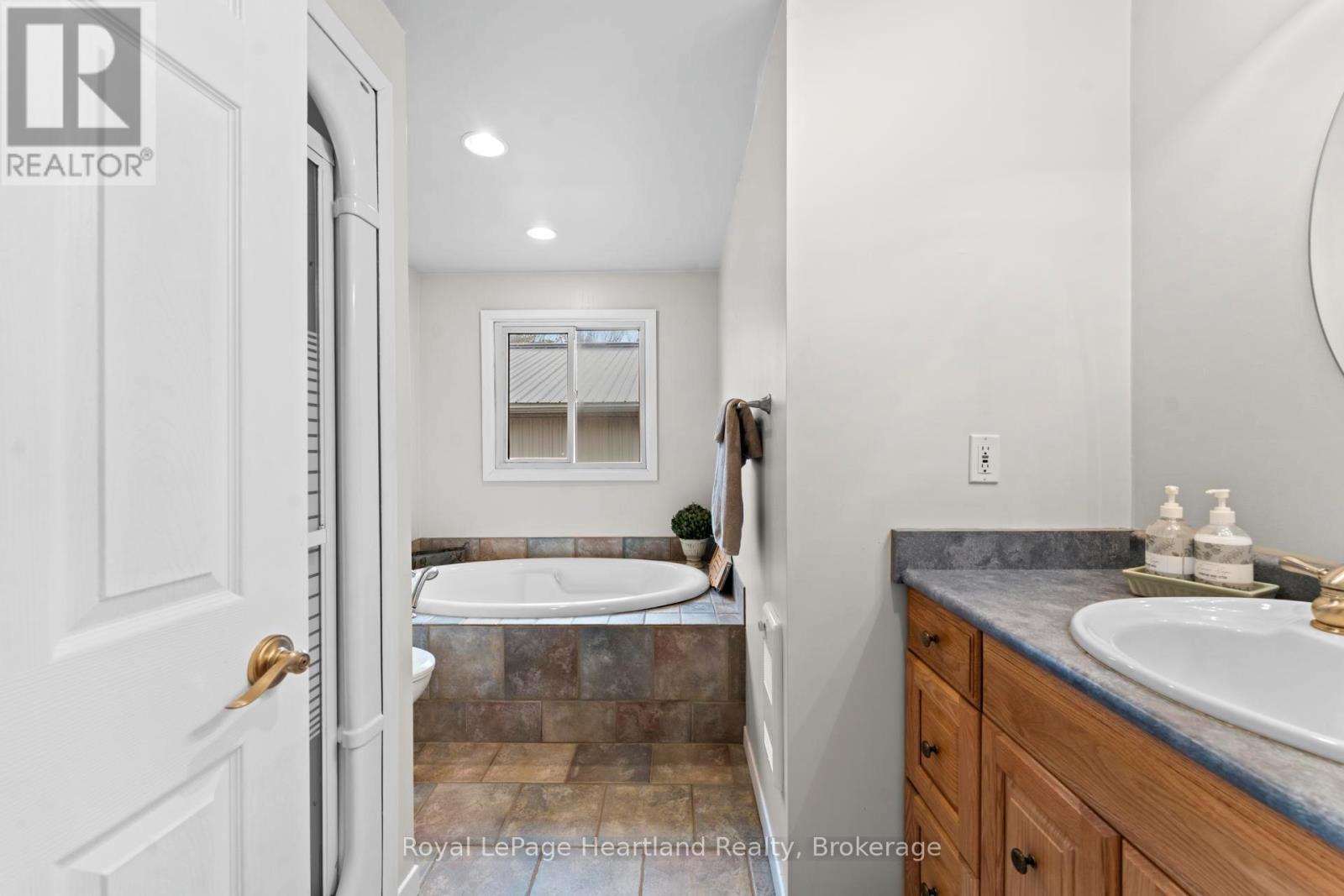 23 Park Road, Goderich (Goderich (Town)), ON - Indoor Photo Showing Bathroom