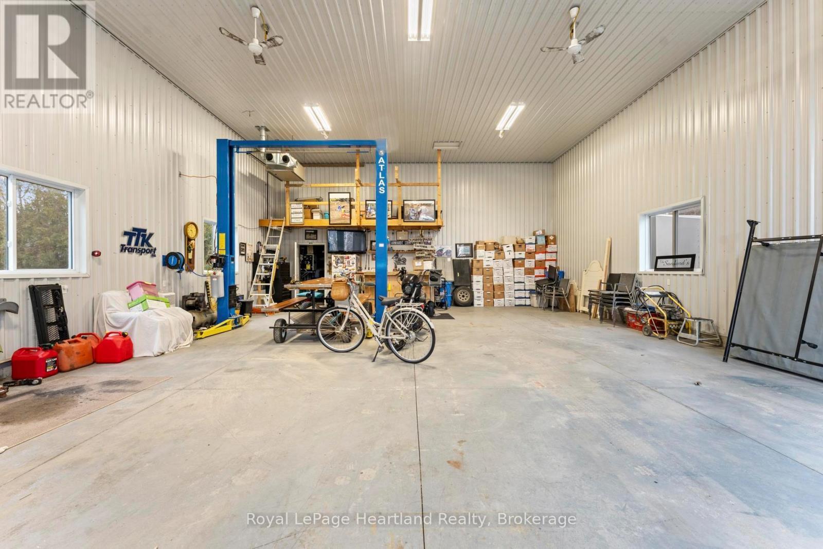 23 Park Road, Goderich (Goderich (Town)), ON - Indoor Photo Showing Garage