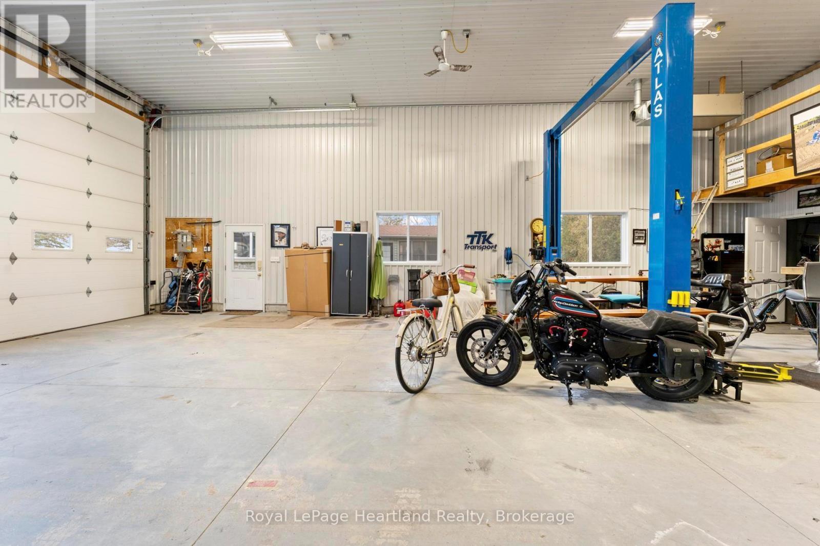 23 Park Road, Goderich (Goderich (Town)), ON - Indoor Photo Showing Garage