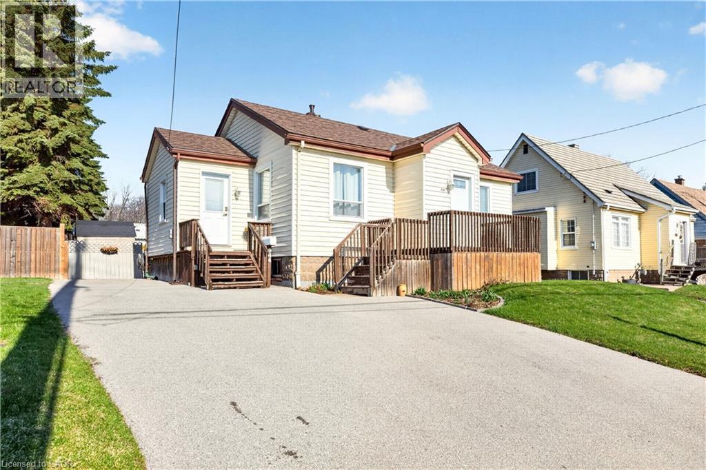 View of front of property with a front lawn - 944 Garth Street, Hamilton, ON - Outdoor
