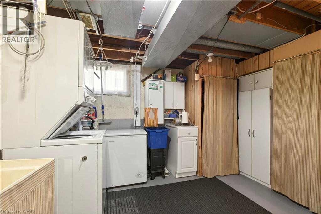 Below grade area featuring washer / dryer - 944 Garth Street, Hamilton, ON - Indoor Photo Showing Laundry Room