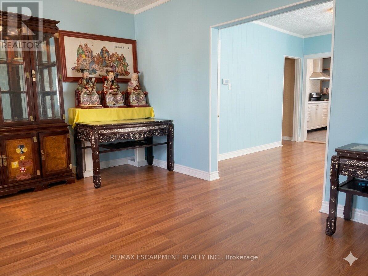 54 Edinburgh Avenue, Hamilton, ON - Indoor Photo Showing Other Room