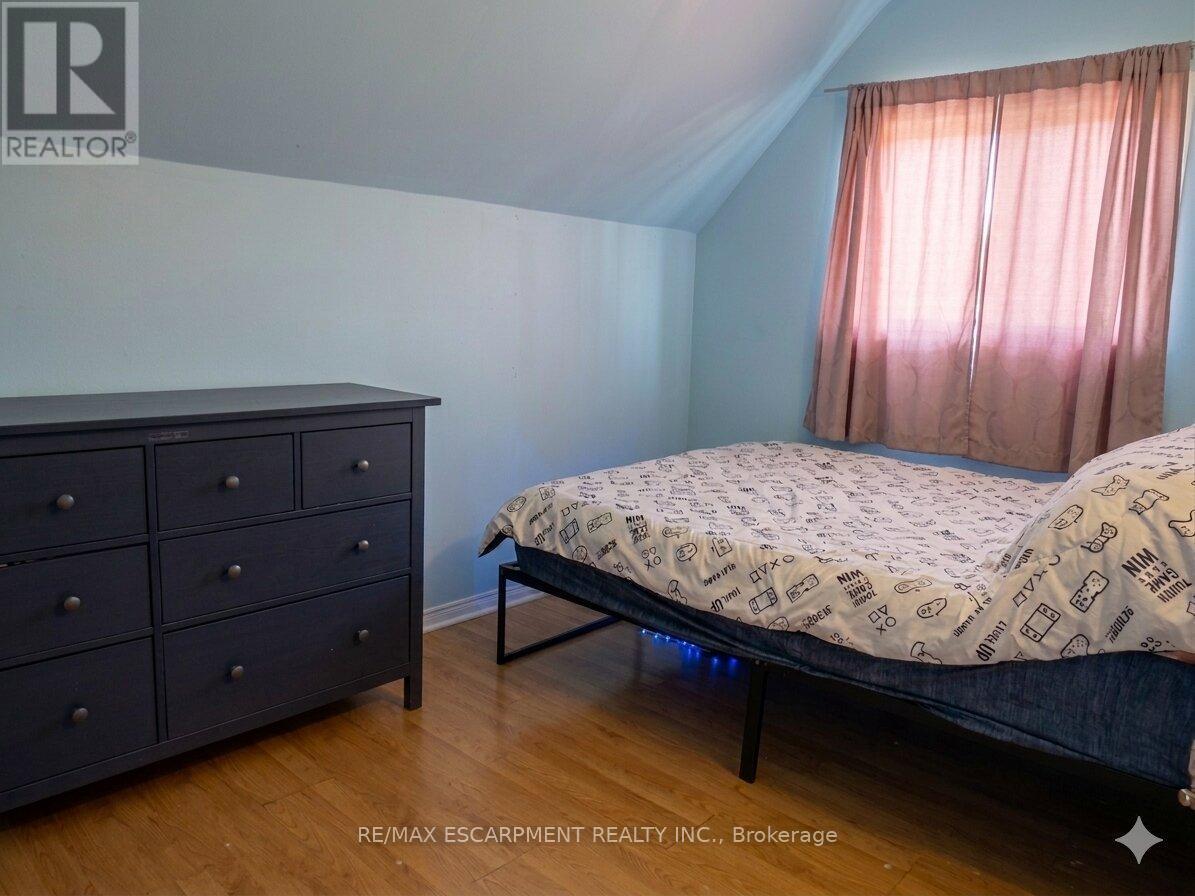 54 Edinburgh Avenue, Hamilton, ON - Indoor Photo Showing Bedroom