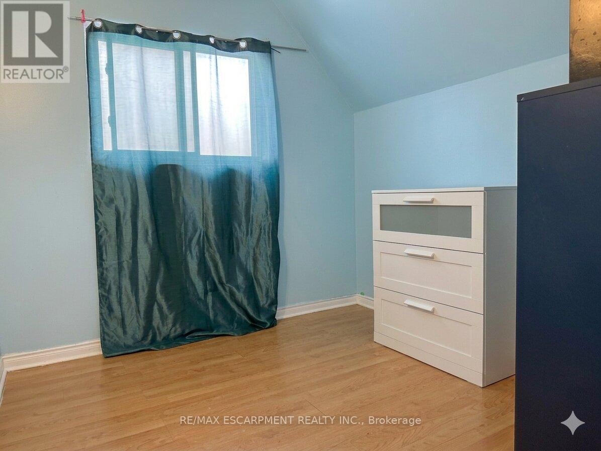 54 Edinburgh Avenue, Hamilton, ON - Indoor