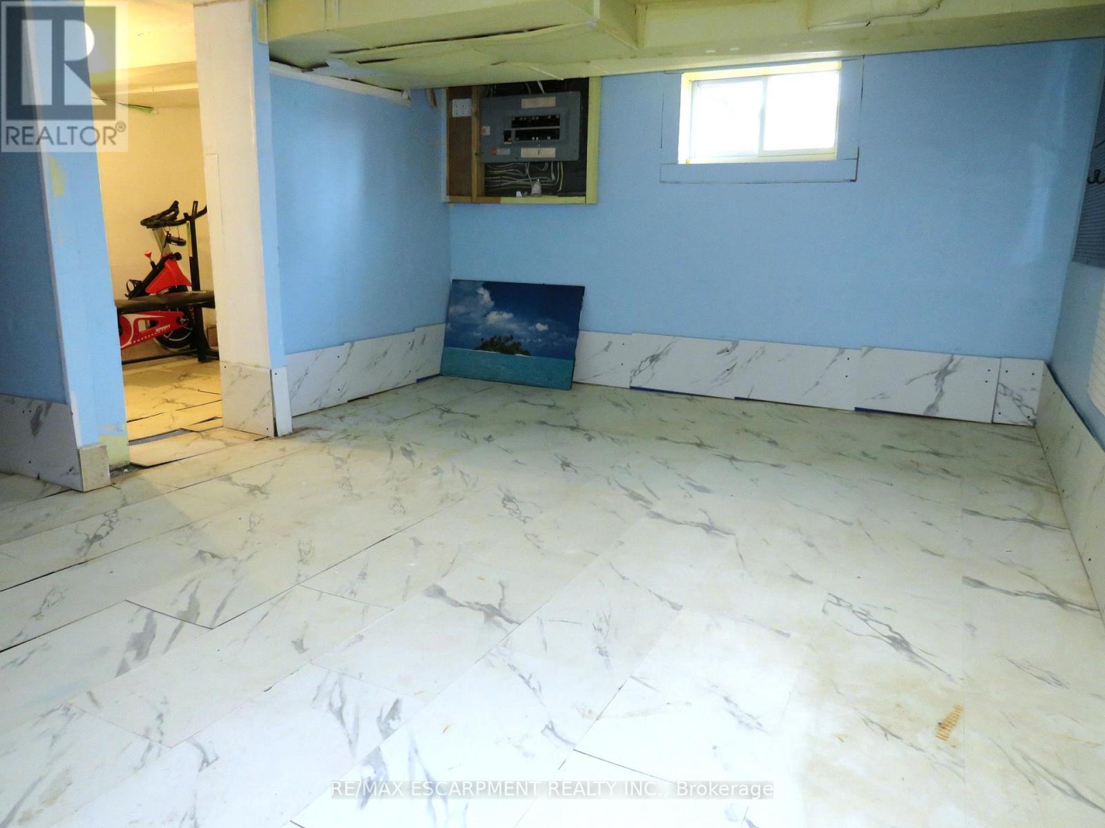 54 Edinburgh Avenue, Hamilton, ON - Indoor Photo Showing Other Room