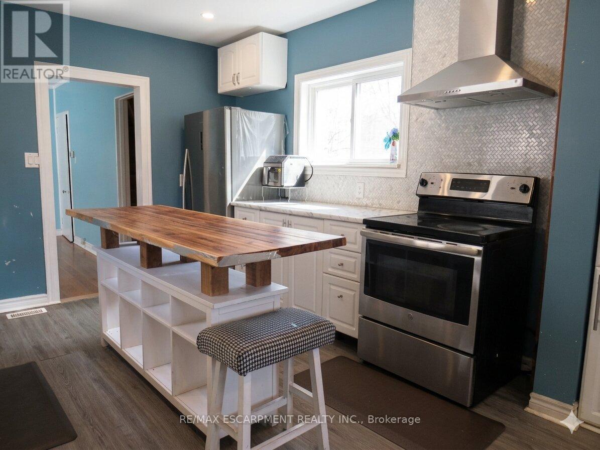 54 Edinburgh Avenue, Hamilton, ON - Indoor Photo Showing Kitchen