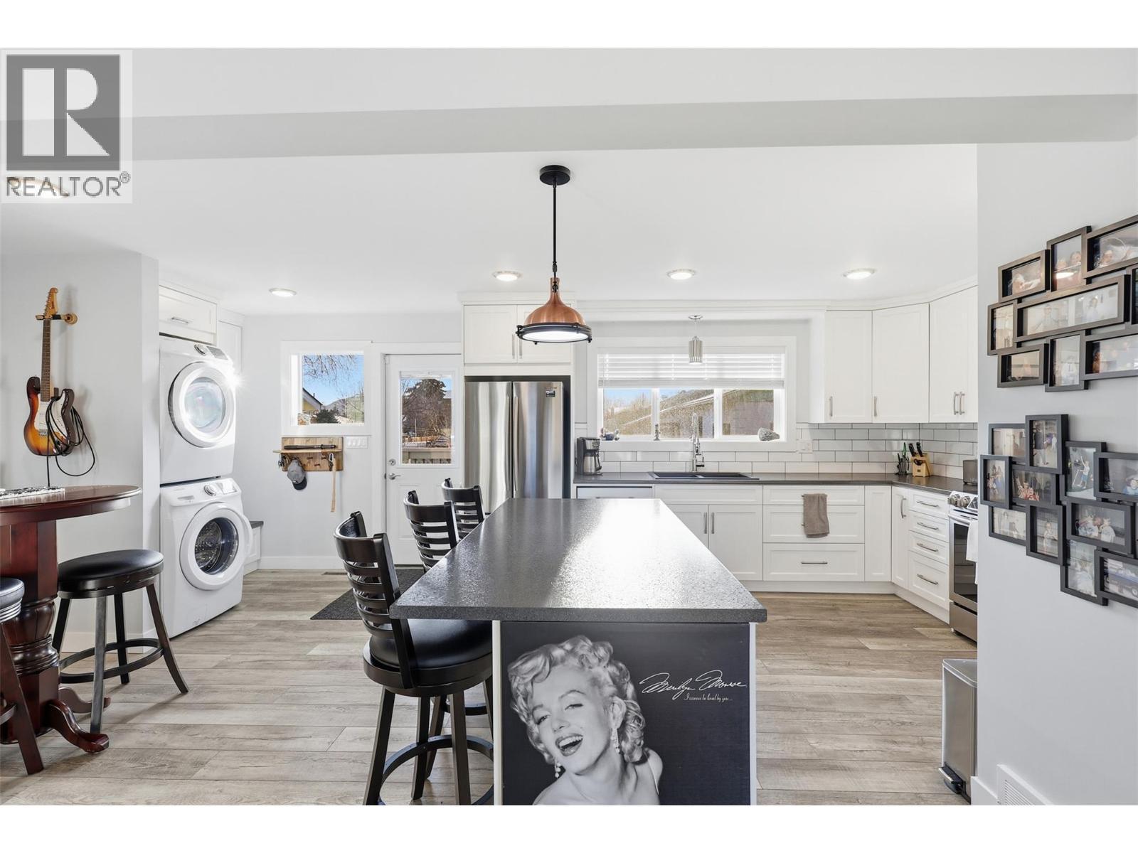 146 Aspen Street, Kamloops, BC - Indoor Photo Showing Kitchen With Upgraded Kitchen