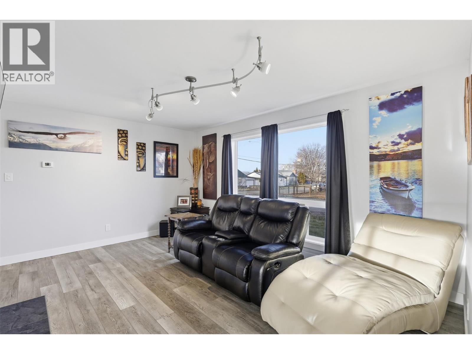 146 Aspen Street, Kamloops, BC - Indoor Photo Showing Living Room