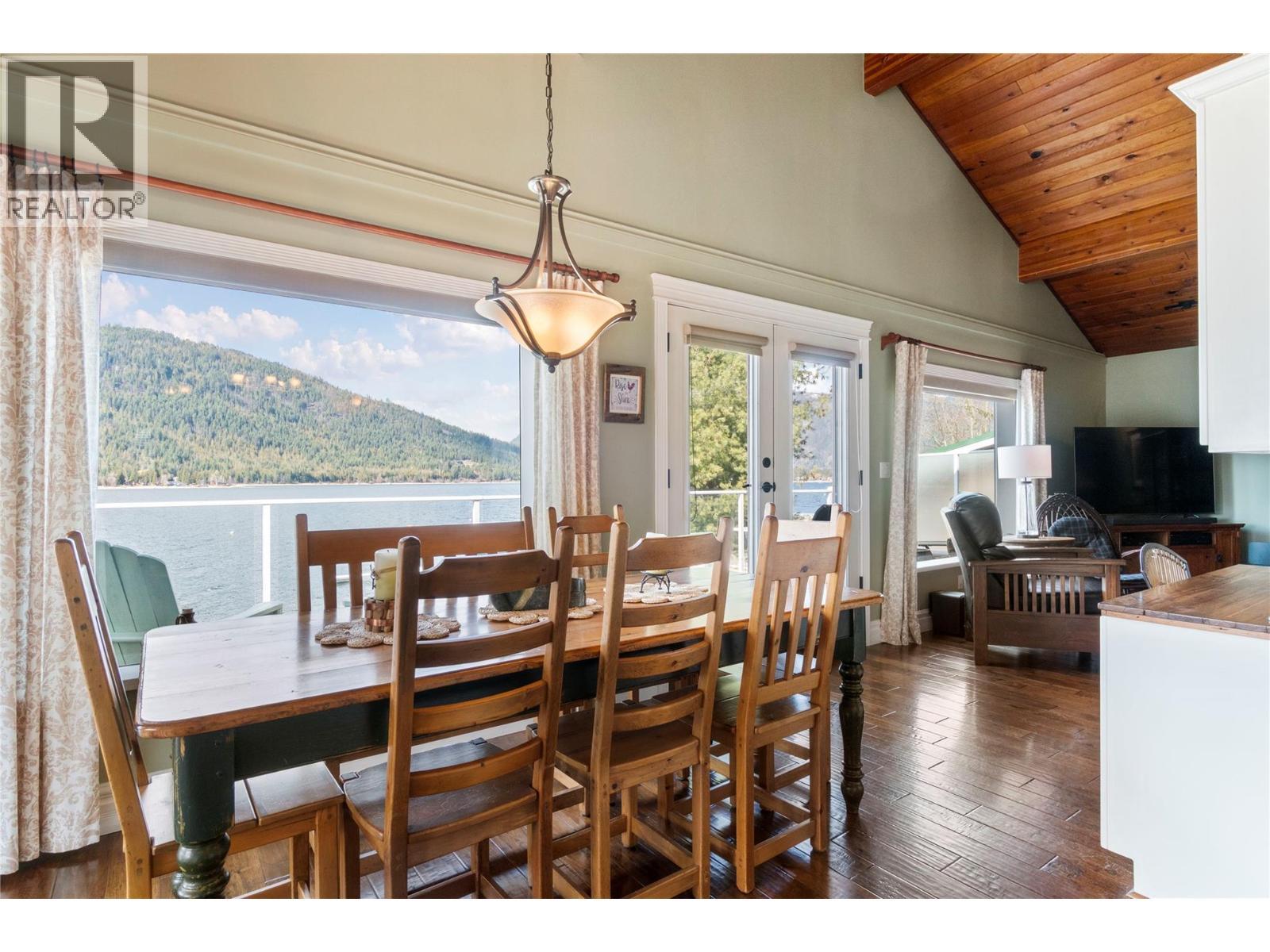 82 Montcalm Crescent, Sicamous, BC - Indoor Photo Showing Dining Room