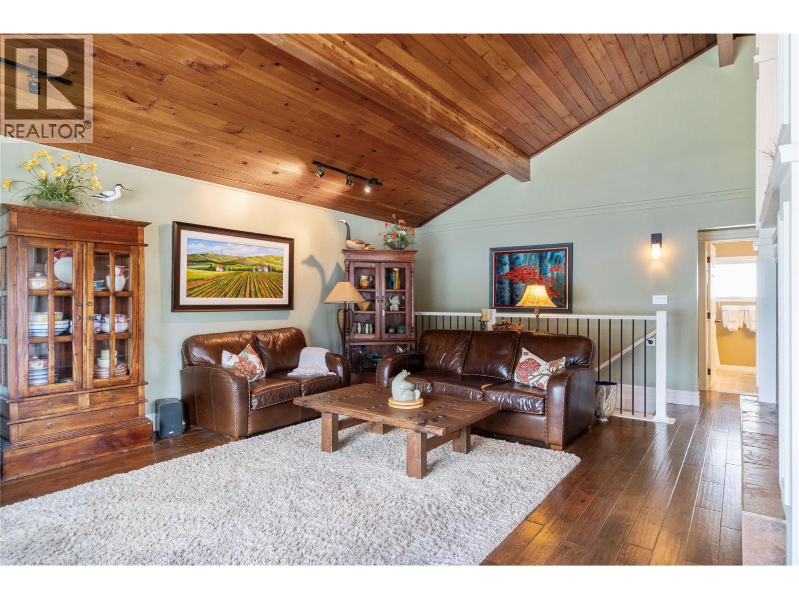 82 Montcalm Crescent, Sicamous, BC - Indoor Photo Showing Living Room