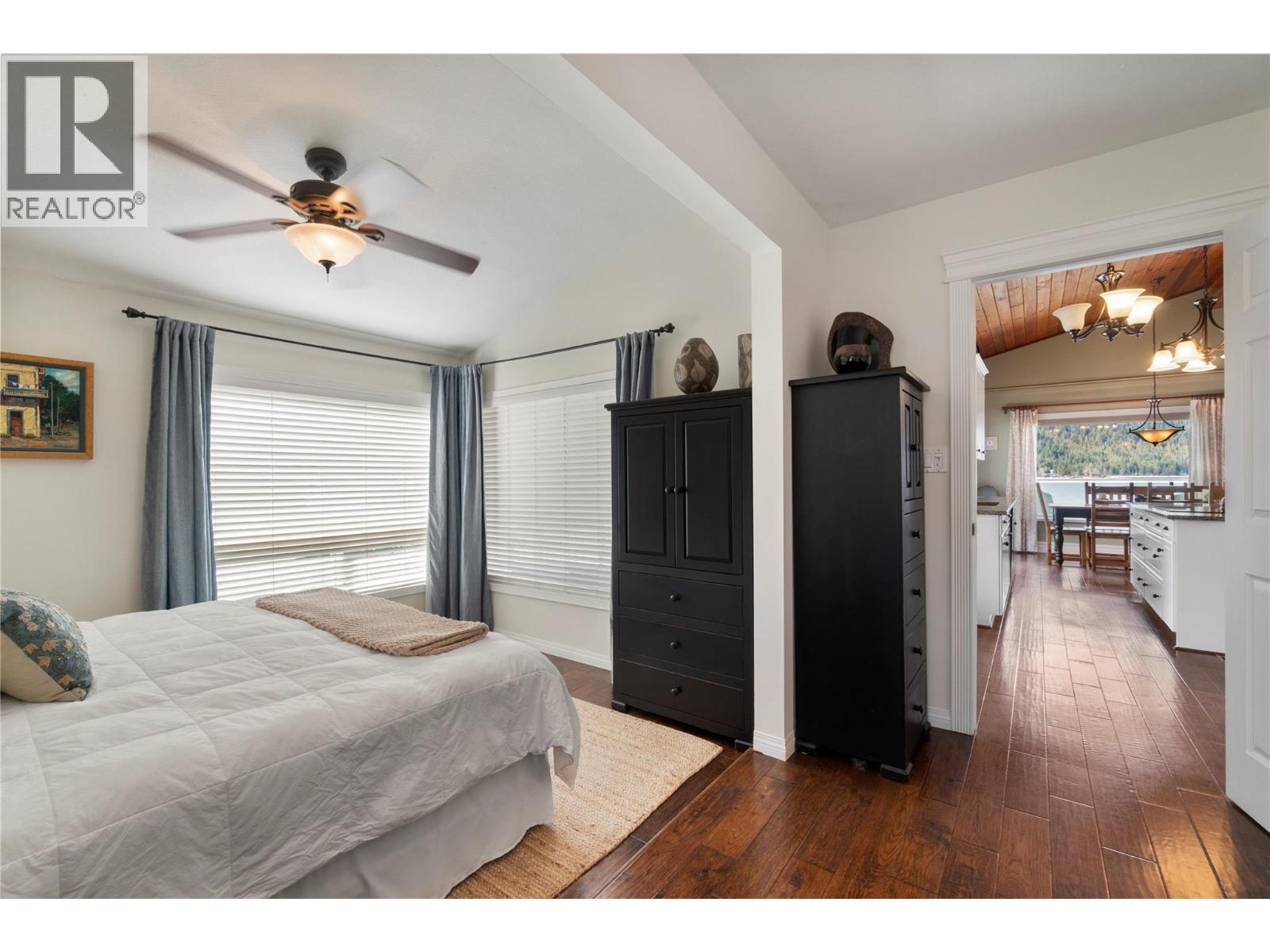 82 Montcalm Crescent, Sicamous, BC - Indoor Photo Showing Bedroom