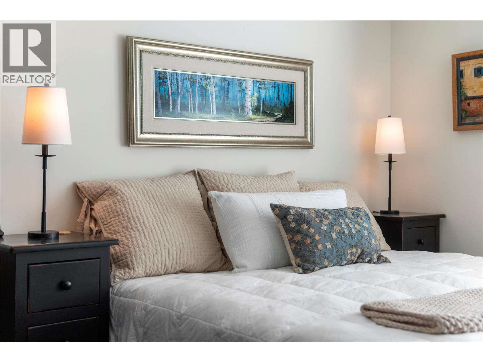 82 Montcalm Crescent, Sicamous, BC - Indoor Photo Showing Bedroom