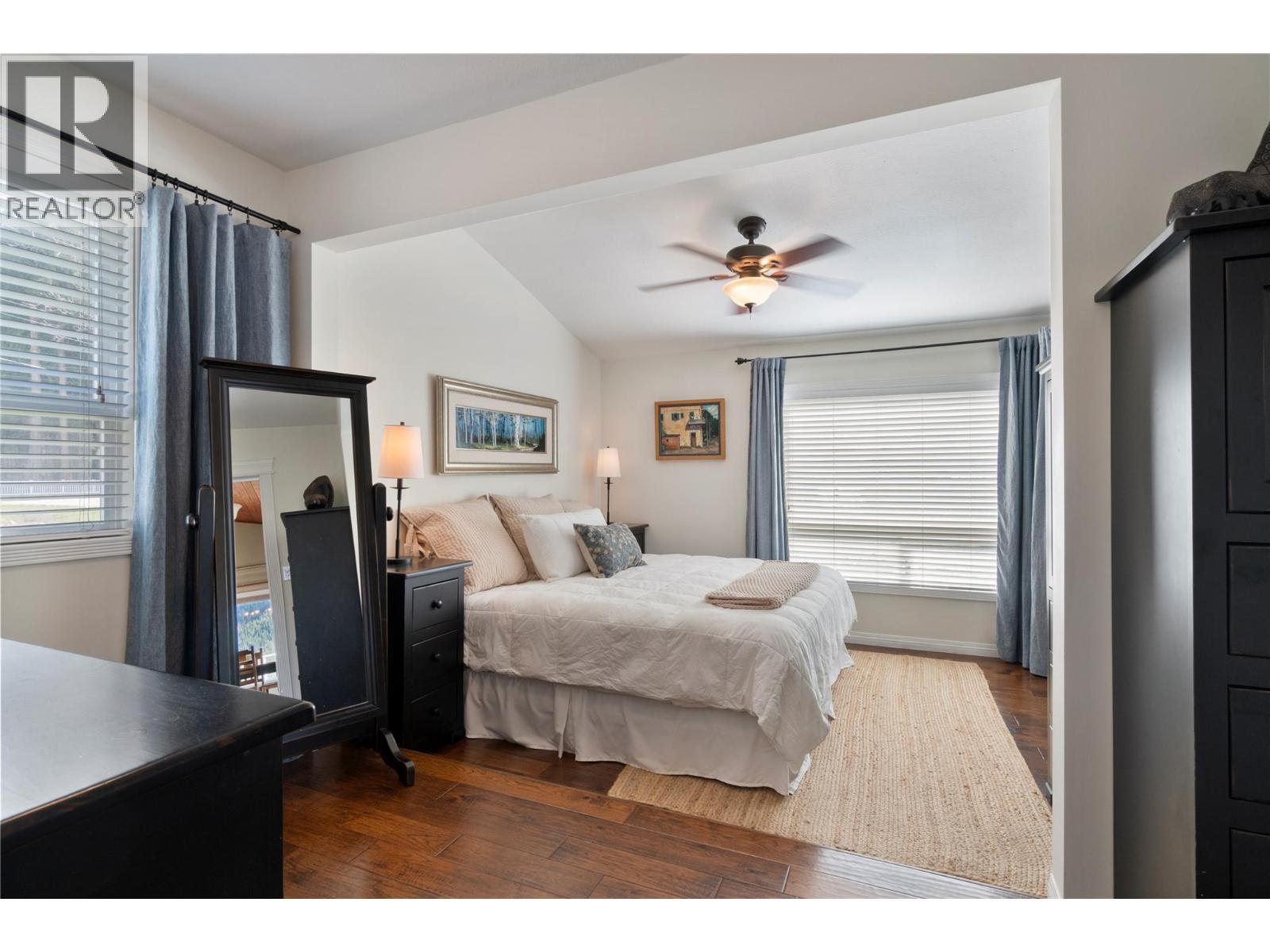 82 Montcalm Crescent, Sicamous, BC - Indoor Photo Showing Bedroom