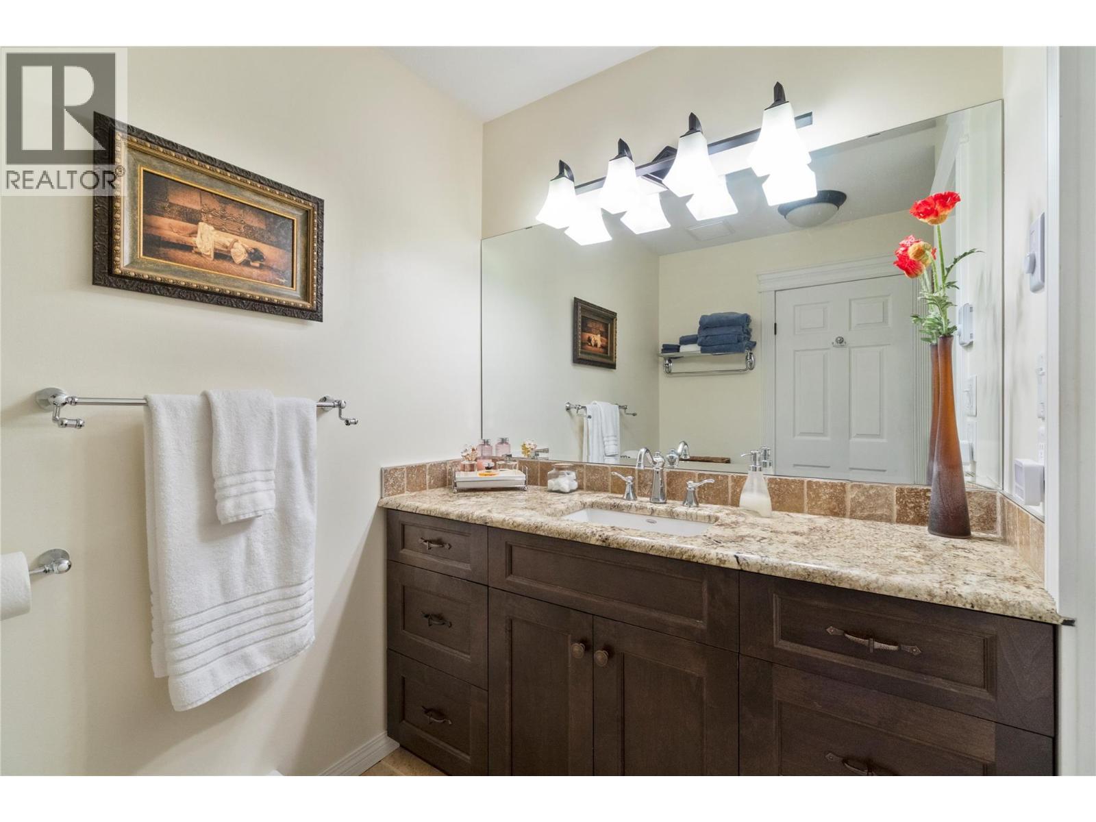 82 Montcalm Crescent, Sicamous, BC - Indoor Photo Showing Bathroom