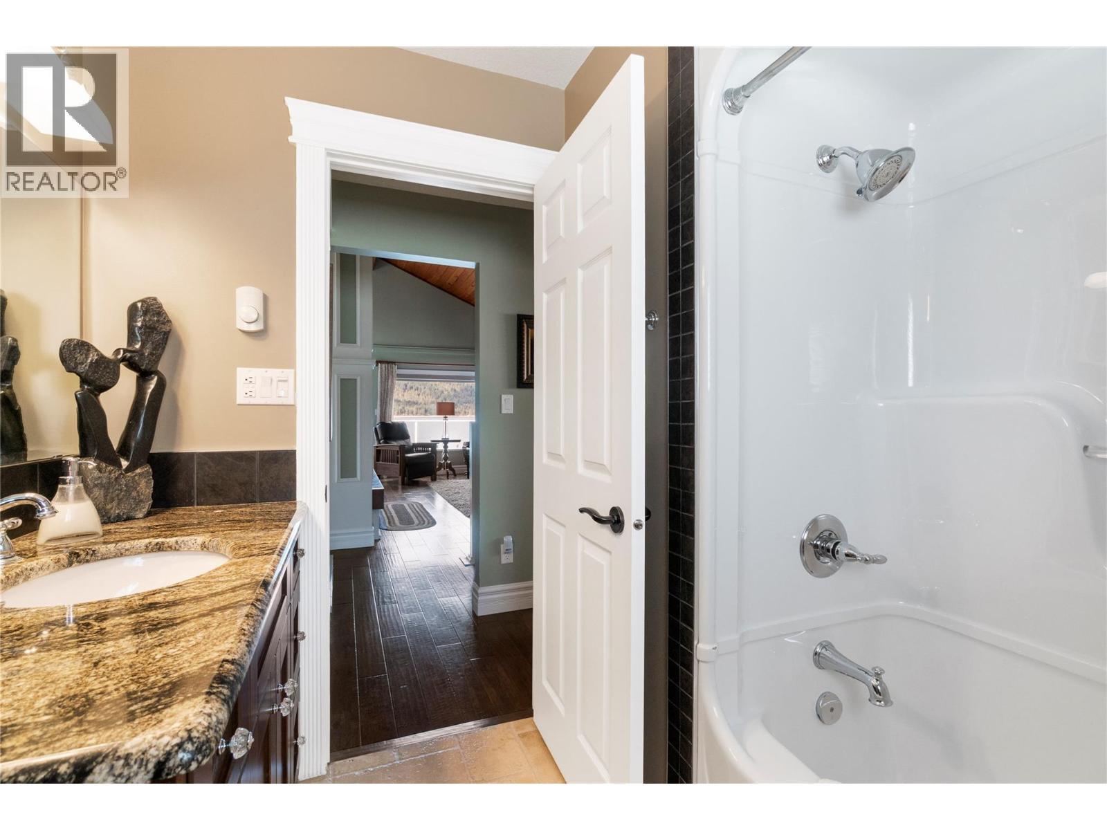 82 Montcalm Crescent, Sicamous, BC - Indoor Photo Showing Bathroom