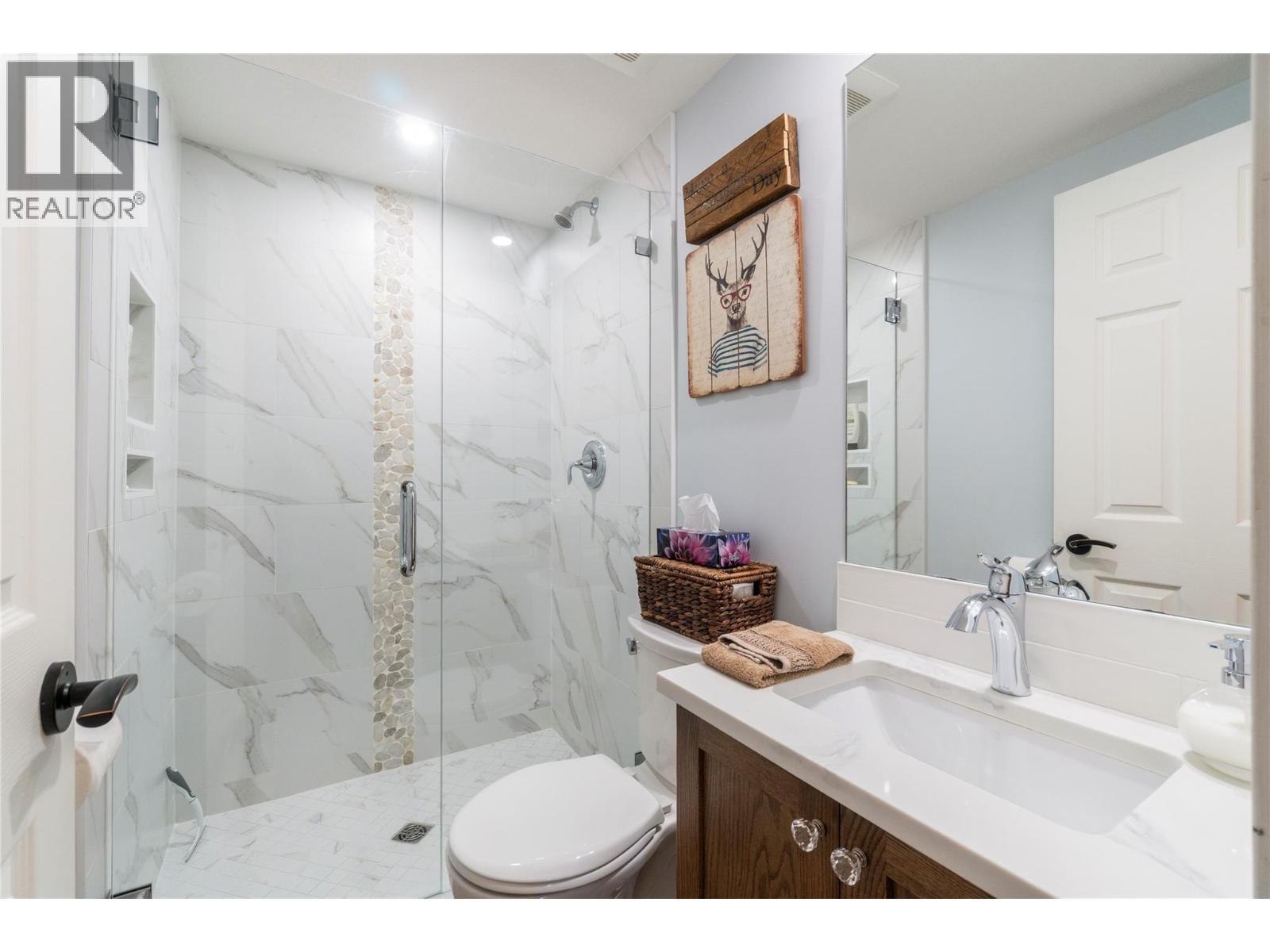 82 Montcalm Crescent, Sicamous, BC - Indoor Photo Showing Bathroom