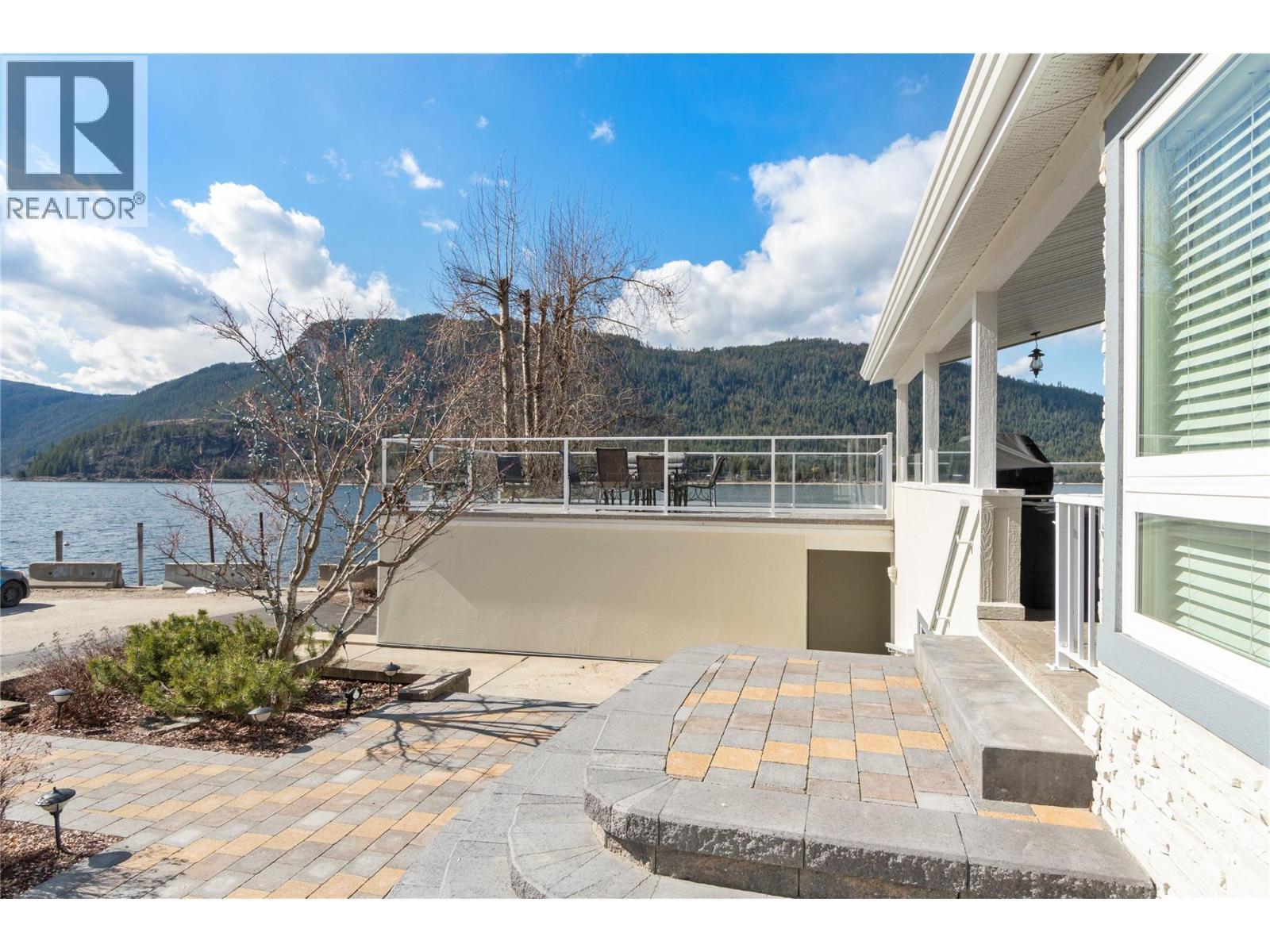 82 Montcalm Crescent, Sicamous, BC - Outdoor With Body Of Water